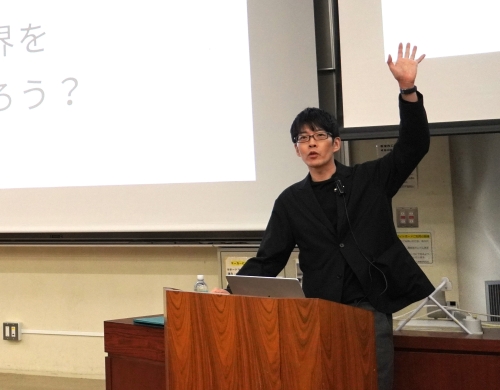 鈴木　俊貴氏