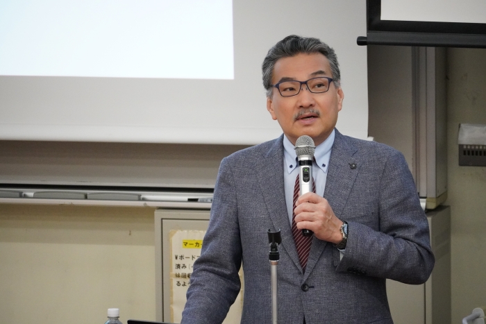 柳沢　正史氏